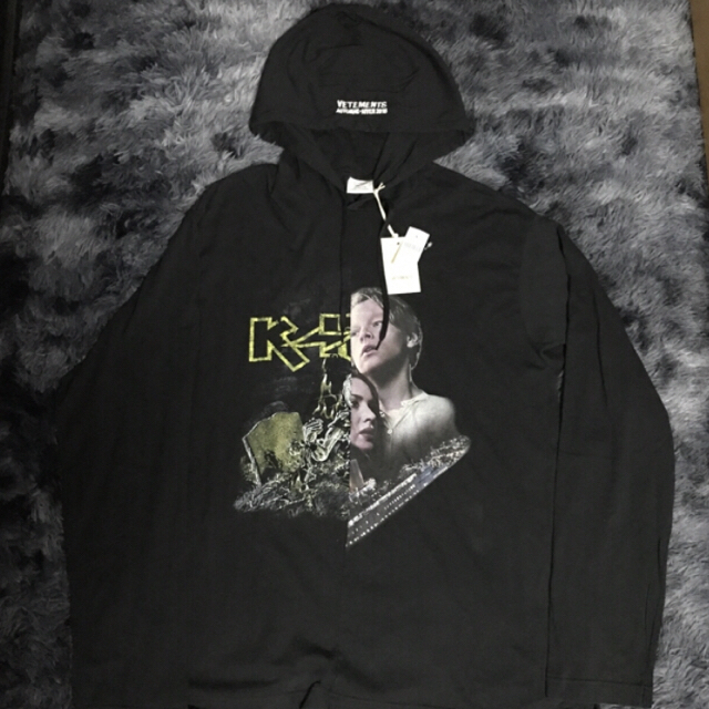 VETEMENTS  18aw  再構築  kiss タイタニック パーカートップス