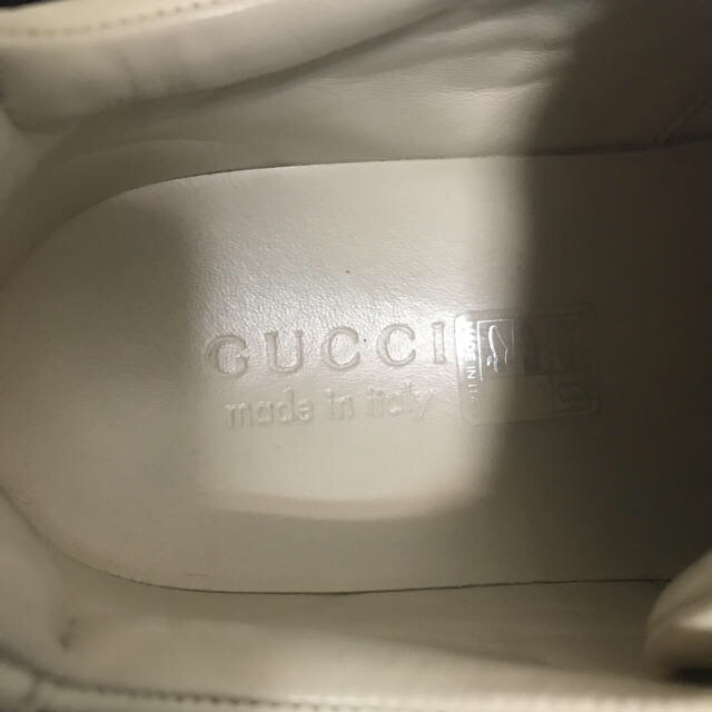Gucci 正規品 17awの通販 by ちゃるむ's shop｜グッチならラクマ - Gucci スニーカー ヴィンテージロゴ 特価日本製