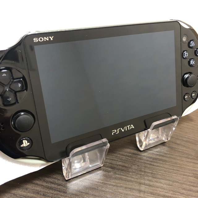 PlayStation Vita(プレイステーションヴィータ)のPSVITA2000本体セット エンタメ/ホビーのゲームソフト/ゲーム機本体(携帯用ゲーム機本体)の商品写真