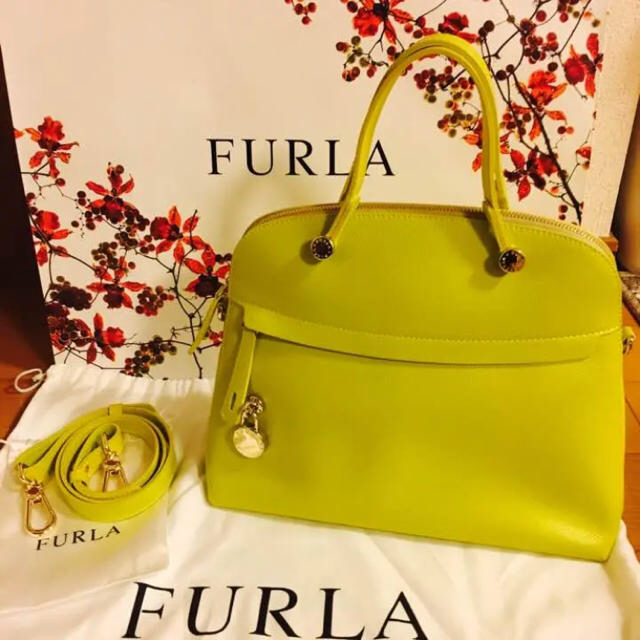 Furla(フルラ)の FURLA  パイパー M レディースのバッグ(ショルダーバッグ)の商品写真