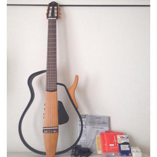 ヤマハ(ヤマハ)の【美品・弦×3・充電池付】YAMAHA サイレントギター SLG 110N(アコースティックギター)