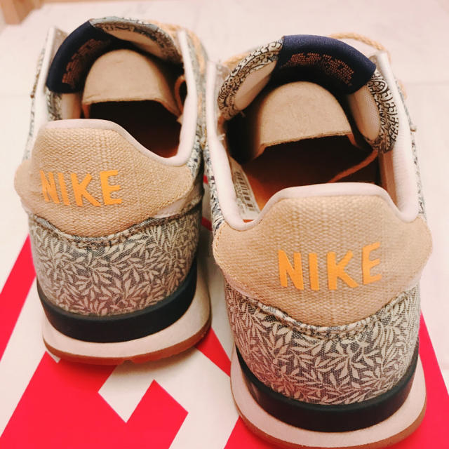 NIKE(ナイキ)のWomens NIKE Internationalist Liberty 美品 レディースの靴/シューズ(スニーカー)の商品写真