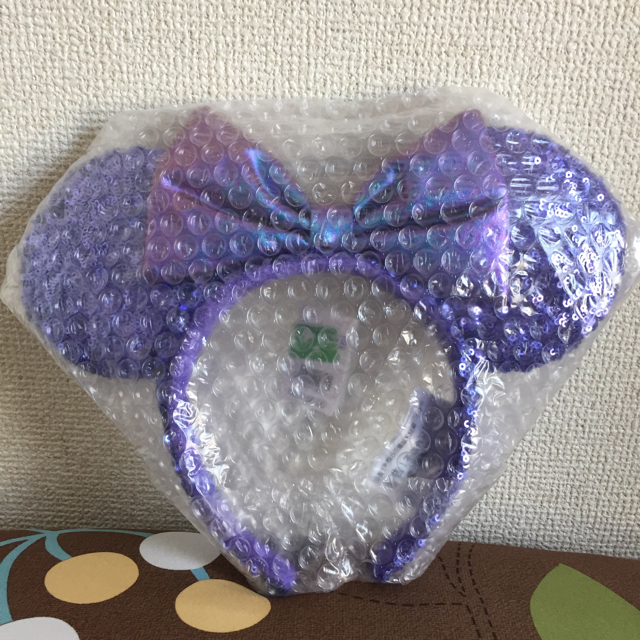 Disney(ディズニー)の♡香港ディズニー♡ムラサキスパンコール♡カチューシャ♡ レディースのヘアアクセサリー(カチューシャ)の商品写真