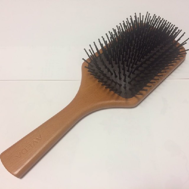 大人気！ パドルブラシ AVEDA 男女兼用 新品 コスメ/美容のヘアケア/スタイリング(ヘアブラシ/クシ)の商品写真