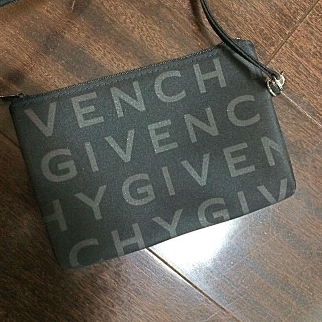 GIVENCHY(ジバンシィ)のジバンシー⭐️ロゴデザインポーチ付バッグ レディースのバッグ(トートバッグ)の商品写真