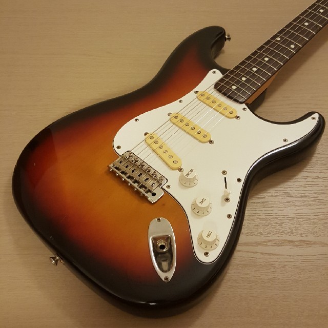 Fender(フェンダー)のSquier Eシリアル ストラトキャスター 楽器のギター(エレキギター)の商品写真