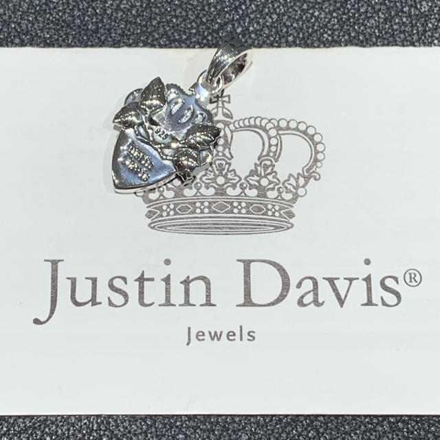 Justin Davis(ジャスティンデイビス)の新品◆JUSTIN DAVIS◆RAMBLIN ROSE◆シールドペンダント◆ レディースのアクセサリー(ネックレス)の商品写真