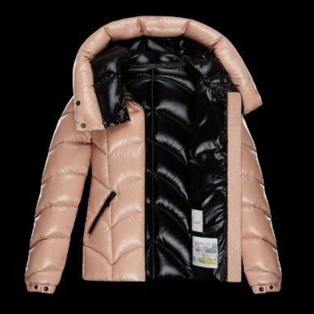 MONCLER(モンクレール)のモンクレール moncler akebia ピンク pink ショート ダウン レディースのジャケット/アウター(ダウンジャケット)の商品写真