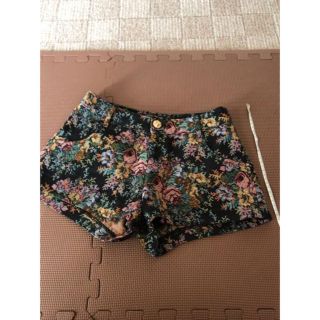 セシルマクビー(CECIL McBEE)の値下げしました。セシルマクビー  花柄ショートパンツ(ショートパンツ)