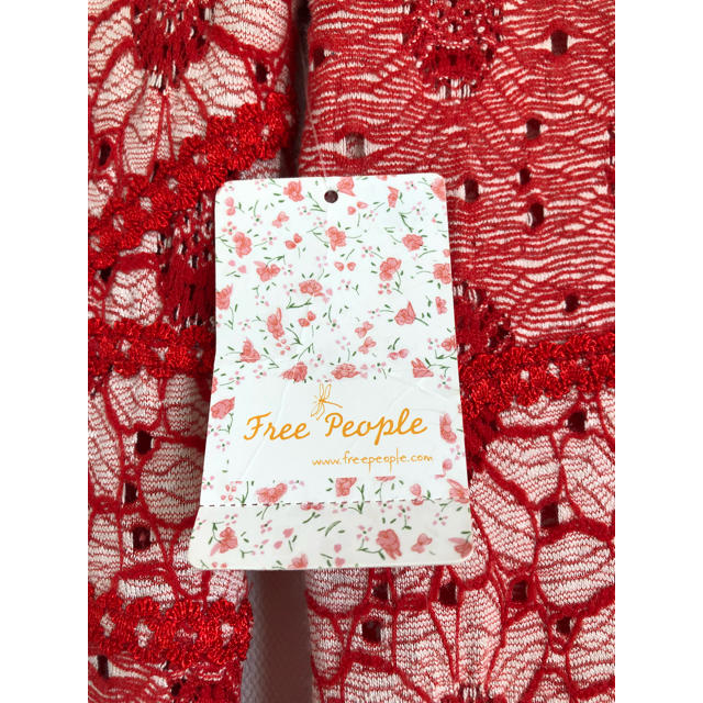 Urban Outfitters(アーバンアウトフィッターズ)の【日本未発売★新品】Free People ワンピース ★フラワーモチーフ レディースのワンピース(ひざ丈ワンピース)の商品写真