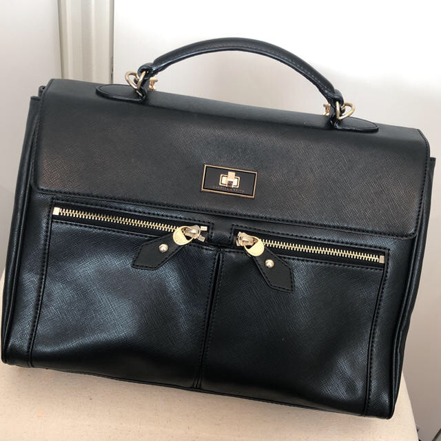 Charles and Keith(チャールズアンドキース)のCHARLES&KEITHフラップショルダー付きbag レディースのバッグ(ハンドバッグ)の商品写真