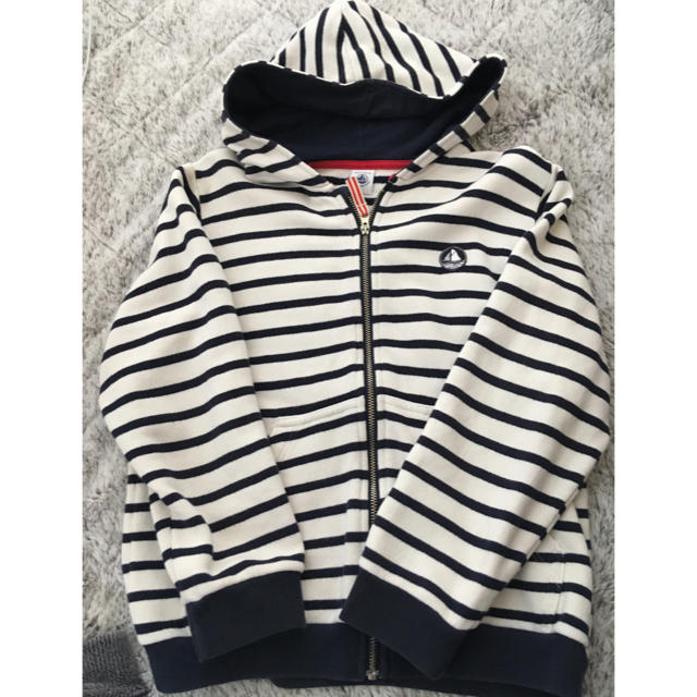 PETIT BATEAU(プチバトー)のプチバトー キッズパーカー 8ans  キッズ/ベビー/マタニティのキッズ服男の子用(90cm~)(ジャケット/上着)の商品写真