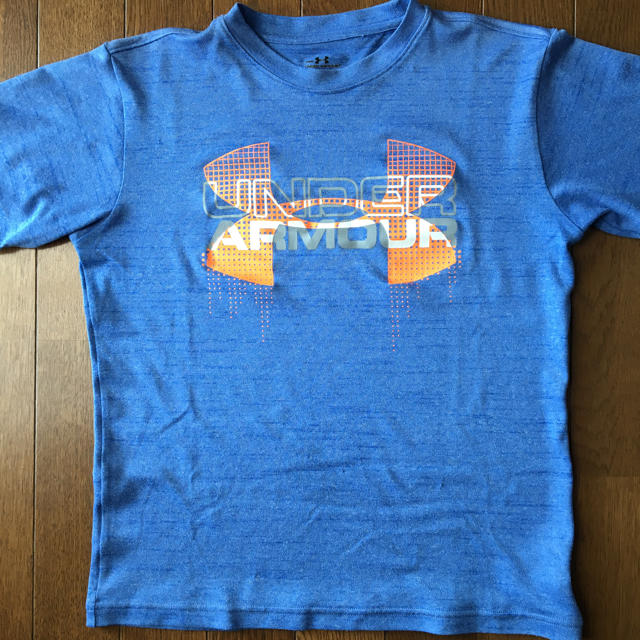 UNDER ARMOUR(アンダーアーマー)のアンダーアーマー Tシャツ YMD 140 キッズ/ベビー/マタニティのキッズ服男の子用(90cm~)(Tシャツ/カットソー)の商品写真