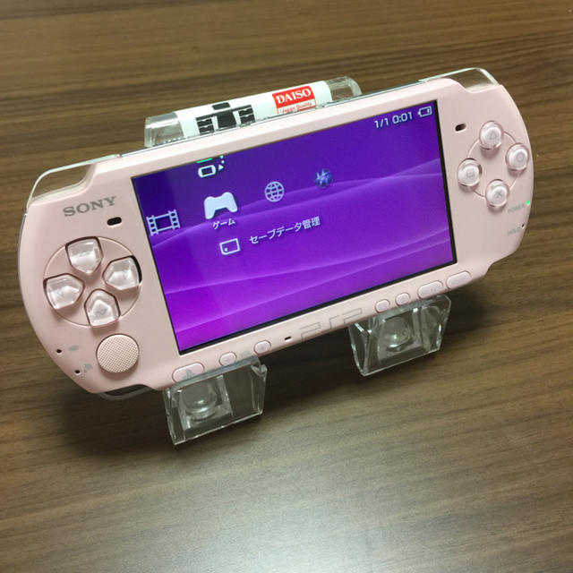 PlayStation Portable(プレイステーションポータブル)のPSP3000ブロッサムピンク エンタメ/ホビーのゲームソフト/ゲーム機本体(携帯用ゲーム機本体)の商品写真