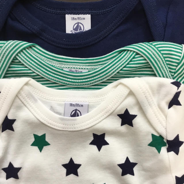 PETIT BATEAU(プチバトー)の【yuuuu様専用】プチバトー 24m 星プリント&ミラレ長袖ボディ3枚組 キッズ/ベビー/マタニティのキッズ服男の子用(90cm~)(下着)の商品写真