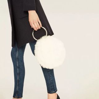 ザラ(ZARA)のふわふわファーバッグ(ハンドバッグ)