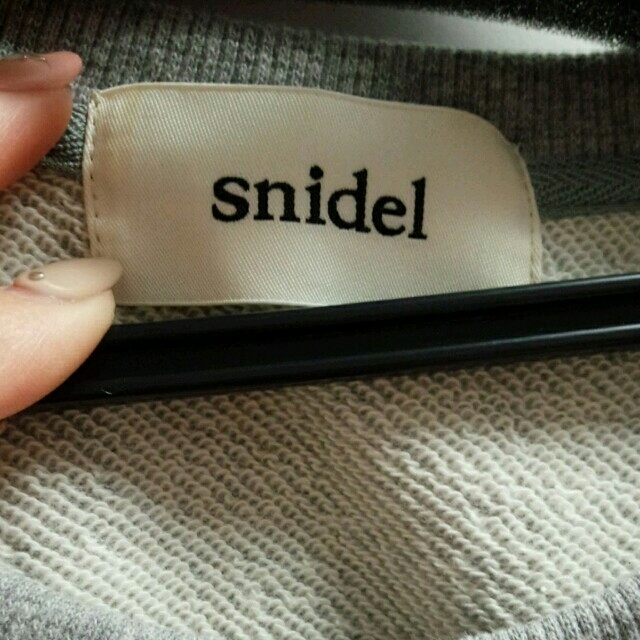 SNIDEL(スナイデル)のsnidelフラワービジュースウェット レディースのトップス(トレーナー/スウェット)の商品写真