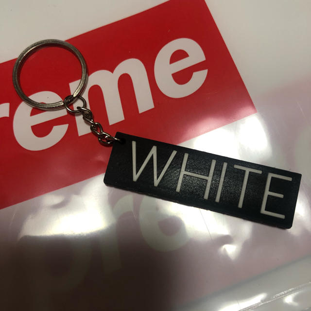 OFF-WHITE(オフホワイト)のラバーキーホルダー⭐シュプリーム オフホワイト好きも メンズのファッション小物(キーホルダー)の商品写真