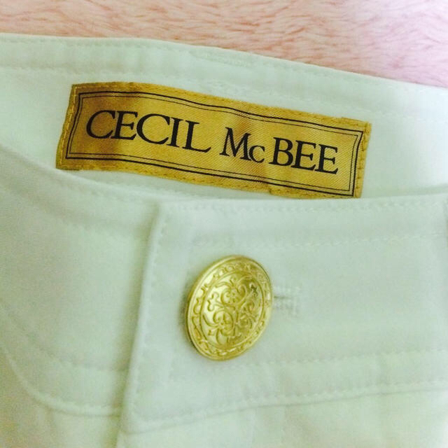 CECIL McBEE(セシルマクビー)のセシルの白パンツ レディースのパンツ(カジュアルパンツ)の商品写真