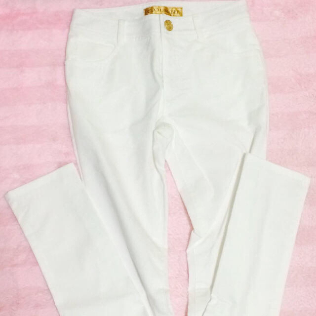 CECIL McBEE(セシルマクビー)のセシルの白パンツ レディースのパンツ(カジュアルパンツ)の商品写真