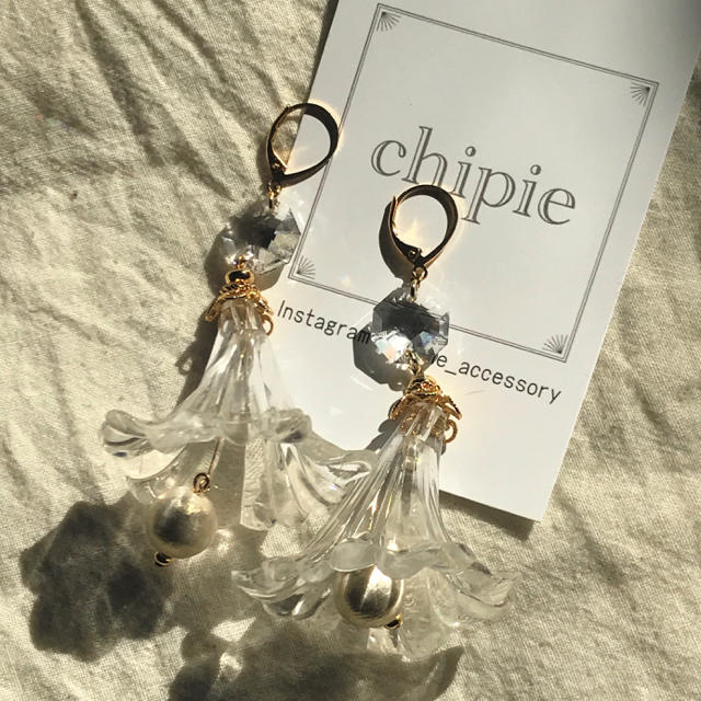 THEATRE PRODUCTS(シアタープロダクツ)の再∞販 chandelier flower dress pierce ハンドメイドのアクセサリー(ピアス)の商品写真