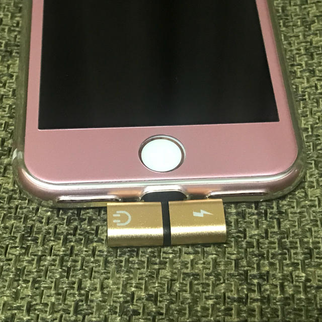 iPhone(アイフォーン)の変換アダプタ スマホ/家電/カメラのオーディオ機器(ヘッドフォン/イヤフォン)の商品写真