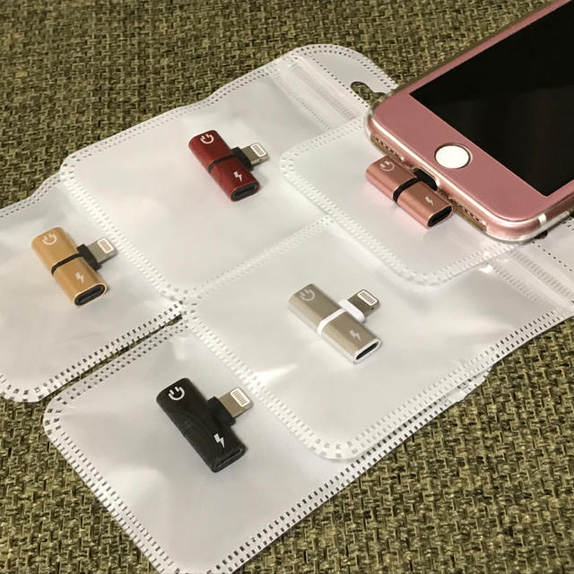 iPhone(アイフォーン)の変換アダプタ スマホ/家電/カメラのオーディオ機器(ヘッドフォン/イヤフォン)の商品写真