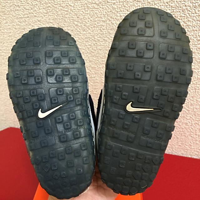 NIKE(ナイキ)のNIKE 【 SMS ROADRUNNER 2ホワイト×プラチナム】 記名有り キッズ/ベビー/マタニティのベビー靴/シューズ(~14cm)(スニーカー)の商品写真