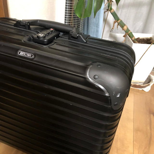 RIMOWA(リモワ)のRIMOWA Topas stealth トパーズステルス 26L メンズのバッグ(トラベルバッグ/スーツケース)の商品写真