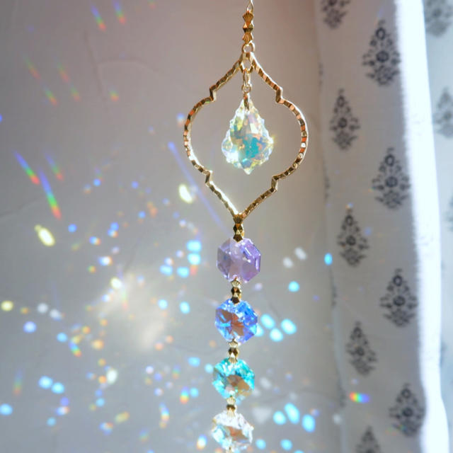 SWAROVSKI(スワロフスキー)の睡蓮.*・.＊煌めく水の色✴︎スワロフスキー サンキャッチャー✴︎ブルー インテリア/住まい/日用品のインテリア小物(モビール)の商品写真