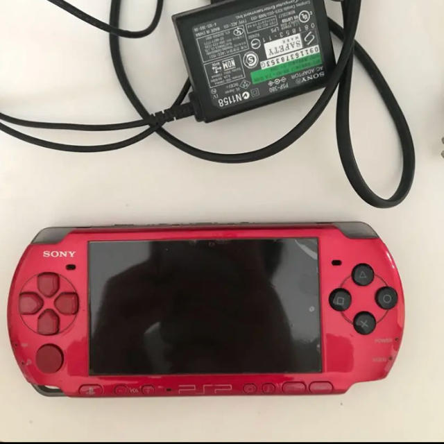 PlayStation Portable(プレイステーションポータブル)のpsp 3000 赤色 ジャンク品 ソリエル様専用 エンタメ/ホビーのゲームソフト/ゲーム機本体(携帯用ゲーム機本体)の商品写真