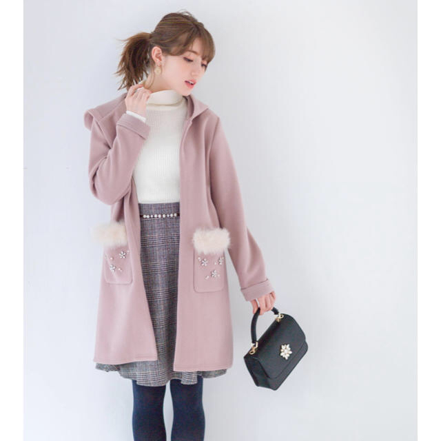 独創的 tocco - 【新品タグ付】tocco closet☆ビジュー刺繍ポケットファーコーディガン その他 独創的 tocco - 【新品タグ付】tocco closet☆ビジュー刺繍ポケットファーコーディガン その他