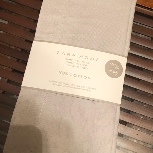 ZARA HOME(ザラホーム)のテーブルランナー インテリア/住まい/日用品のキッチン/食器(テーブル用品)の商品写真