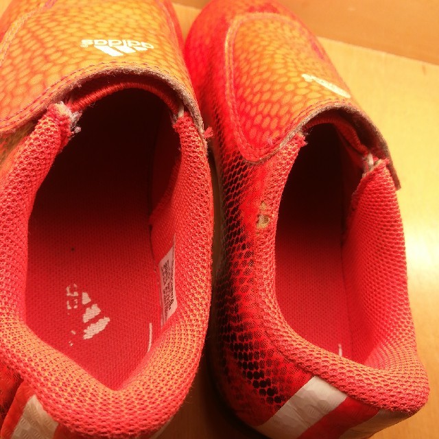 adidas(アディダス)の値下げ　アディダス　サッカーシューズ スポーツ/アウトドアのサッカー/フットサル(シューズ)の商品写真