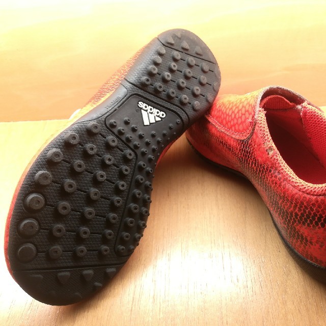 adidas(アディダス)の値下げ　アディダス　サッカーシューズ スポーツ/アウトドアのサッカー/フットサル(シューズ)の商品写真