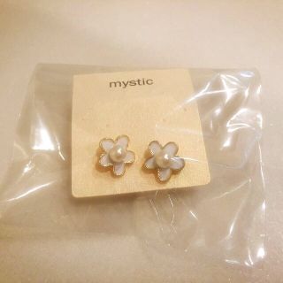 ミスティック(mystic)のお花のピアス(mystic)(ピアス)