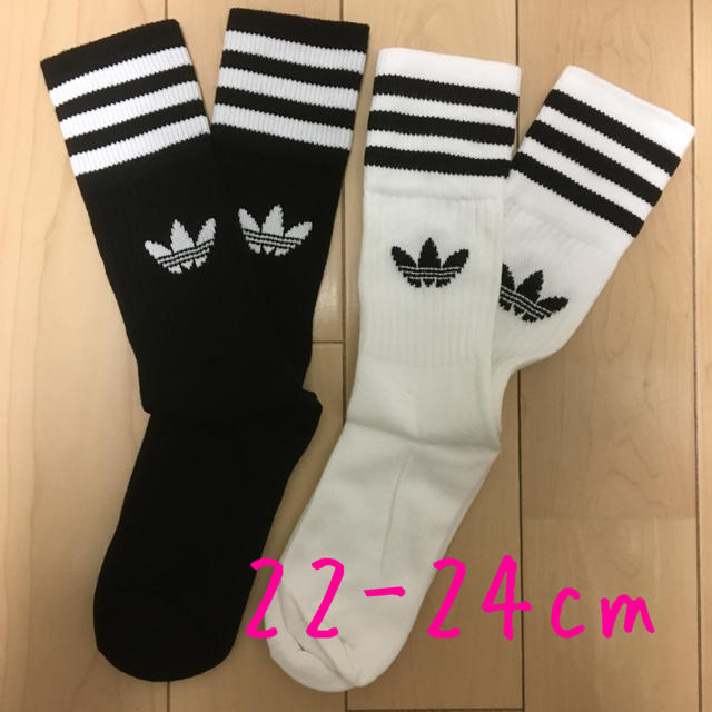 adidas(アディダス)のアディダスオリジナルス ソックス ソリッドクルーソックス 22-24cm メンズのレッグウェア(ソックス)の商品写真