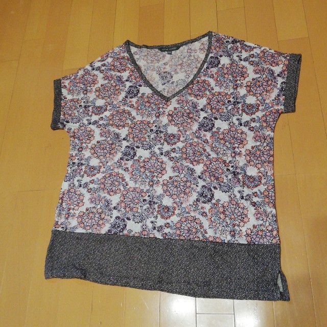 LAURA ASHLEY(ローラアシュレイ)のローラ・アシュレイ花柄麻トップ レディースのトップス(Tシャツ(半袖/袖なし))の商品写真