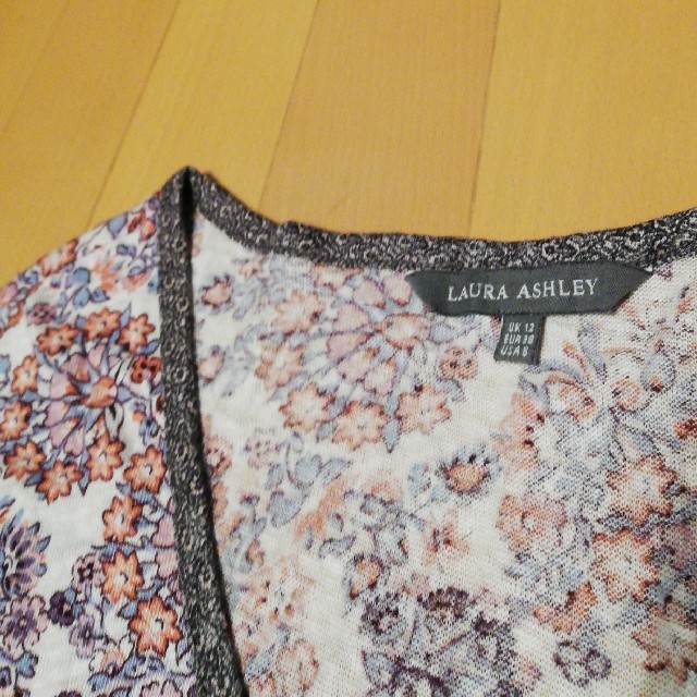 LAURA ASHLEY(ローラアシュレイ)のローラ・アシュレイ花柄麻トップ レディースのトップス(Tシャツ(半袖/袖なし))の商品写真