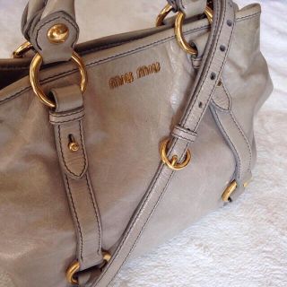 ミュウミュウ(miumiu)のMIU MIU ミュウミュウ バッグ(ハンドバッグ)