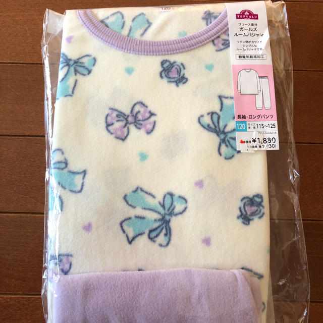 新品未使用★フリースパジャマ120㎝ キッズ/ベビー/マタニティのキッズ服女の子用(90cm~)(パジャマ)の商品写真