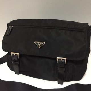 プラダ(PRADA)のPRADA 黒 メッセンジャー ナイロン ショルダーバッグ プラダ 斜めがけ(ショルダーバッグ)