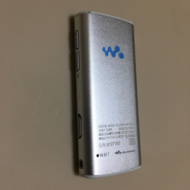 WALKMAN(ウォークマン)のSONY ウォークマン NW-E053 スマホ/家電/カメラのオーディオ機器(ポータブルプレーヤー)の商品写真