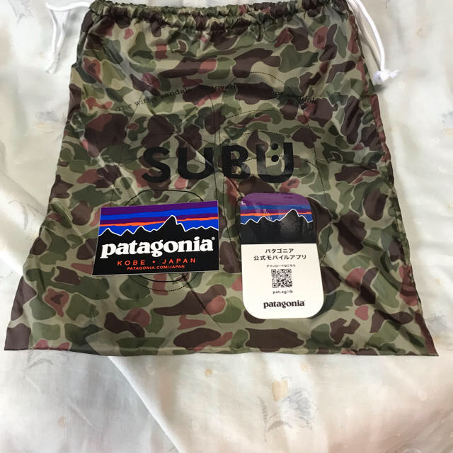 patagonia(パタゴニア)の【オマケ付！新品未使用】パタゴニアステッカー２枚＋SUBU巾着袋 自動車/バイクのバイク(ステッカー)の商品写真