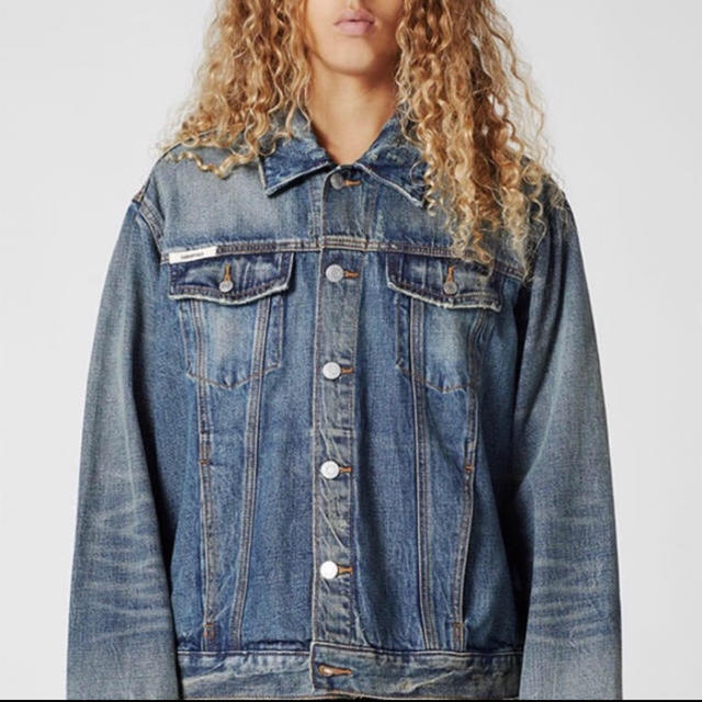 FEAR OF GOD(フィアオブゴッド)のfog Essentials Denim Trucker Jacket メンズのジャケット/アウター(Gジャン/デニムジャケット)の商品写真