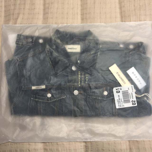 FEAR OF GOD(フィアオブゴッド)のfog Essentials Denim Trucker Jacket メンズのジャケット/アウター(Gジャン/デニムジャケット)の商品写真