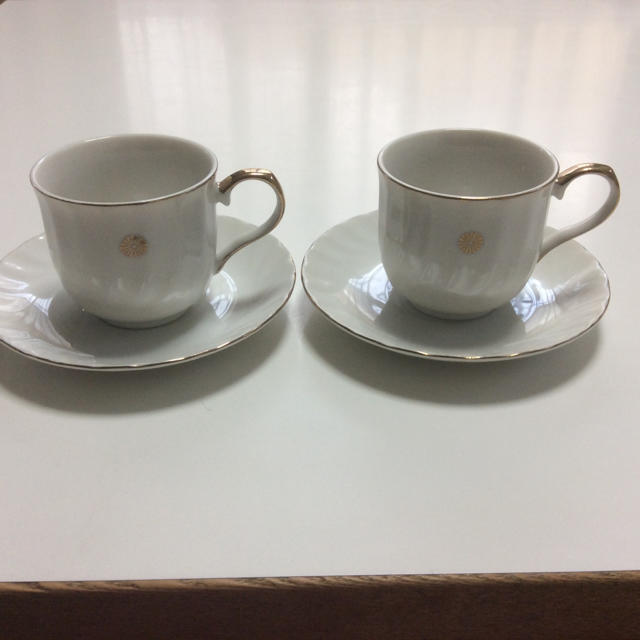 菊の御紋入り カップ& ソーサーの通販 by もこ's shop|ラクマ 菊の御紋入り カップ& ソーサーの通販 by もこ's shop|ラクマ