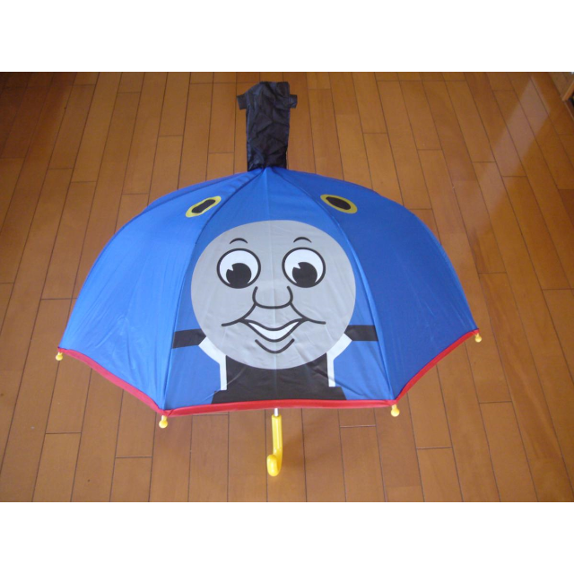 即購入可能●子供用耳付き傘・きかんしゃトーマス・雨の日が楽しくなりそう・新品 キッズ/ベビー/マタニティのこども用ファッション小物(傘)の商品写真