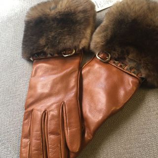 ヴァレンティノ(VALENTINO)の新品未使用❣️VALENTINO❣️本革レザー&ラビットファー手袋(手袋)