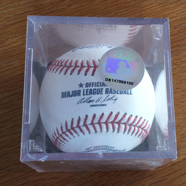 Rawlings(ローリングス)のMLB ヤンキース100周年記念ボール スポーツ/アウトドアの野球(記念品/関連グッズ)の商品写真